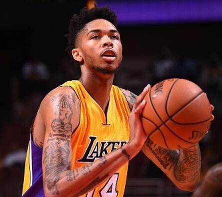 前锋必须更 前锋必须更